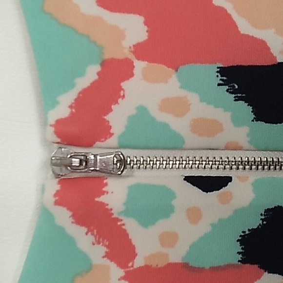 Gabby Skye Multicolor Abstract Pleated Fit & Flare Dress Size 8 - Picture 8 of 12